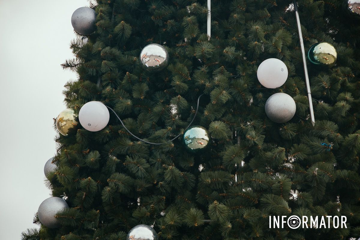 Свято наближається: як виглядають у різдвяні локації біля «МОСТ-Сіті» та «Вавілону» у Дніпрі 17