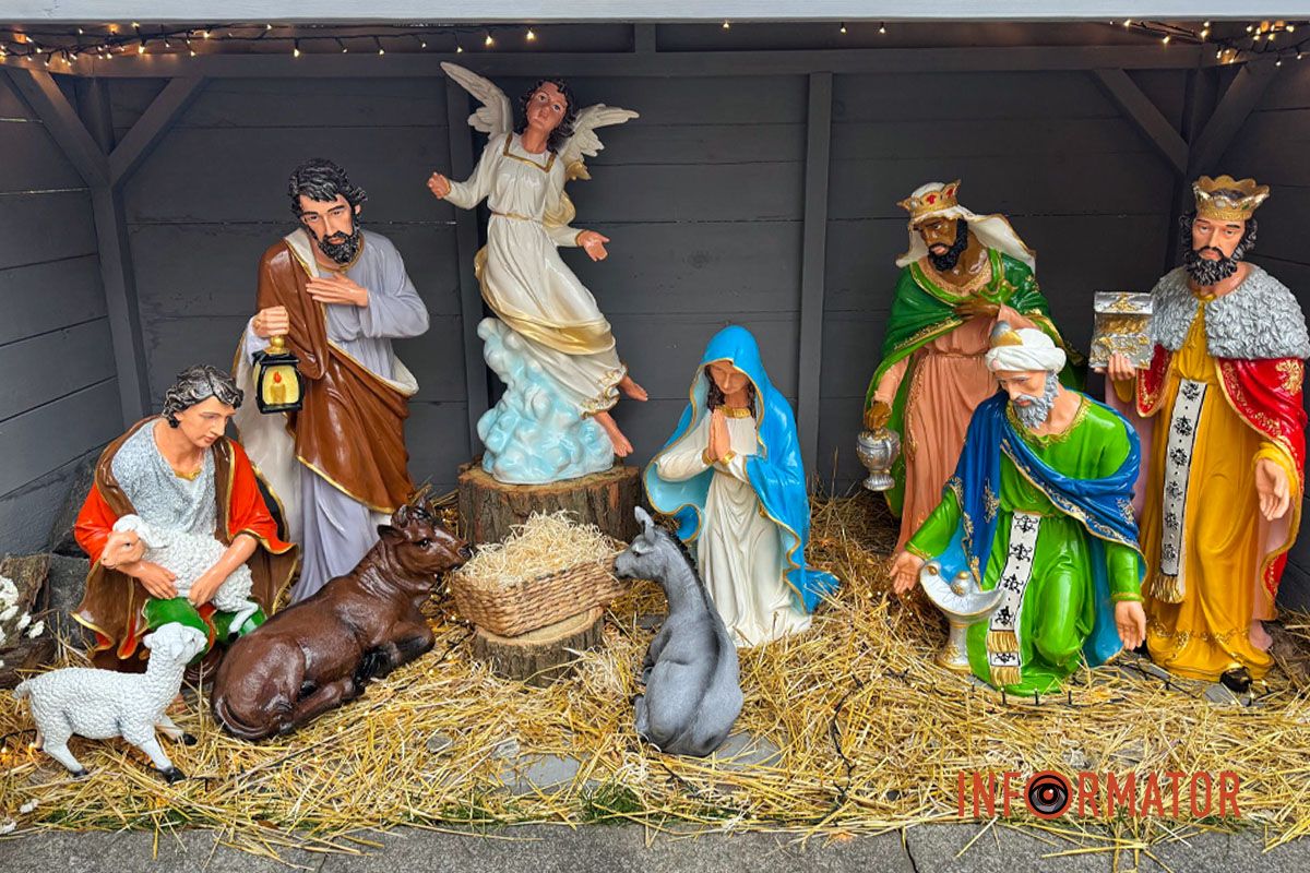 У Дніпрі біля парку Шевченка з’явився різдвяний вертеп 6