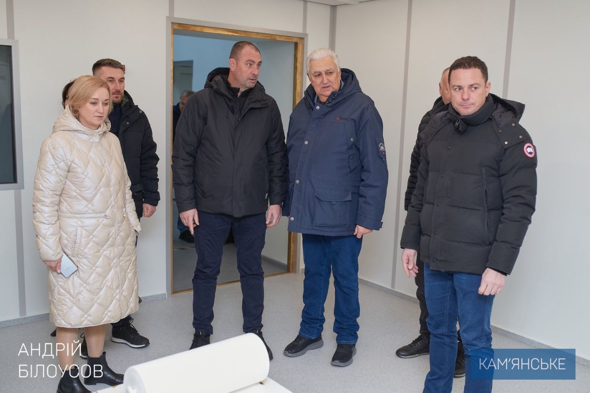 Мер Кам’янського Андрій Білоусов разом із т.в.о. голови Дніпропетровської обласної адміністрації Владиславом Гайваненком відкрили реконструйоване відділення у міській лікарні Мер Кам’янського Андрій Білоусов разом із т.в.о. голови Дніпропетровської обласної адміністрації Владиславом Гайваненком відкрили реконструйоване відділення у міській лікарні