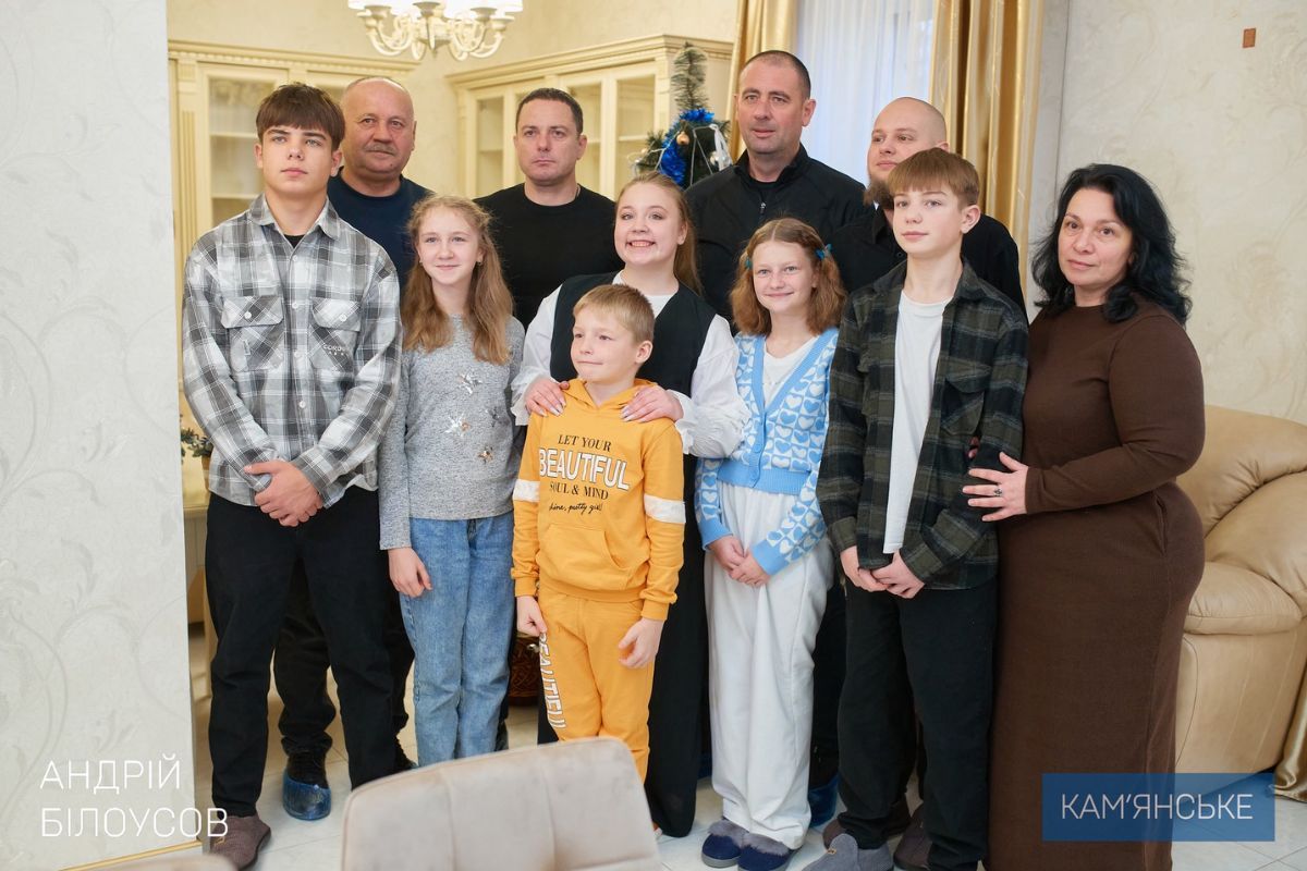 Мер Кам’янського Андрій Білоусов та т.в.о. начальника Дніпропетровської ОВА завітали до одного з місцевих дитячих будинків сімейного типу Мер Кам’янського Андрій Білоусов та т.в.о. начальника Дніпропетровської ОВА завітали до одного з місцевих дитячих будинків сімейного типу