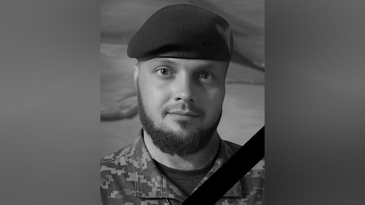 Поліг за Україну: у Кам’янському попрощаються із Захисником Романом Лаврухіним