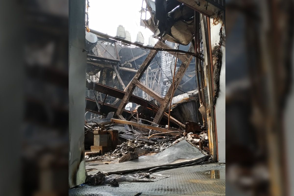 У Дніпрі обстріл російської армії повністю зруйнував один із найбільших фармацевтичних складів країни У Дніпрі обстріл російської армії повністю зруйнував один із найбільших фармацевтичних складів країни