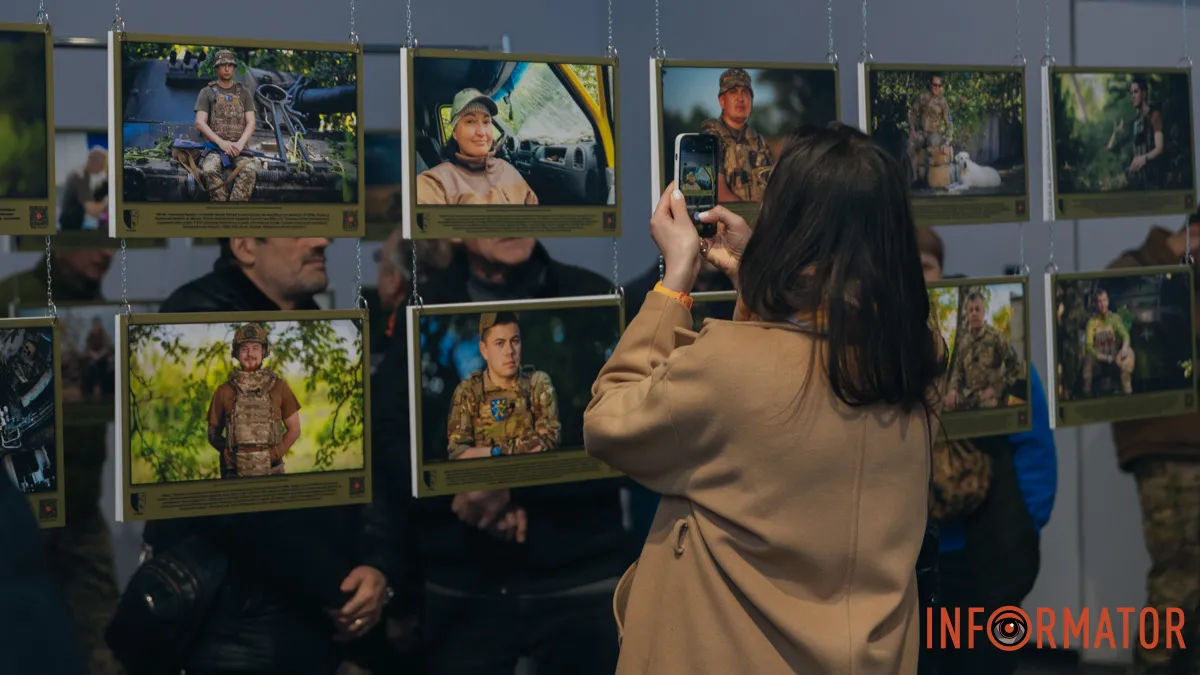 У Дніпрі відкрили фотовиставку «Про100 героїв» з історіями воїнів, яку організувала 23 окрема механізована бригада
