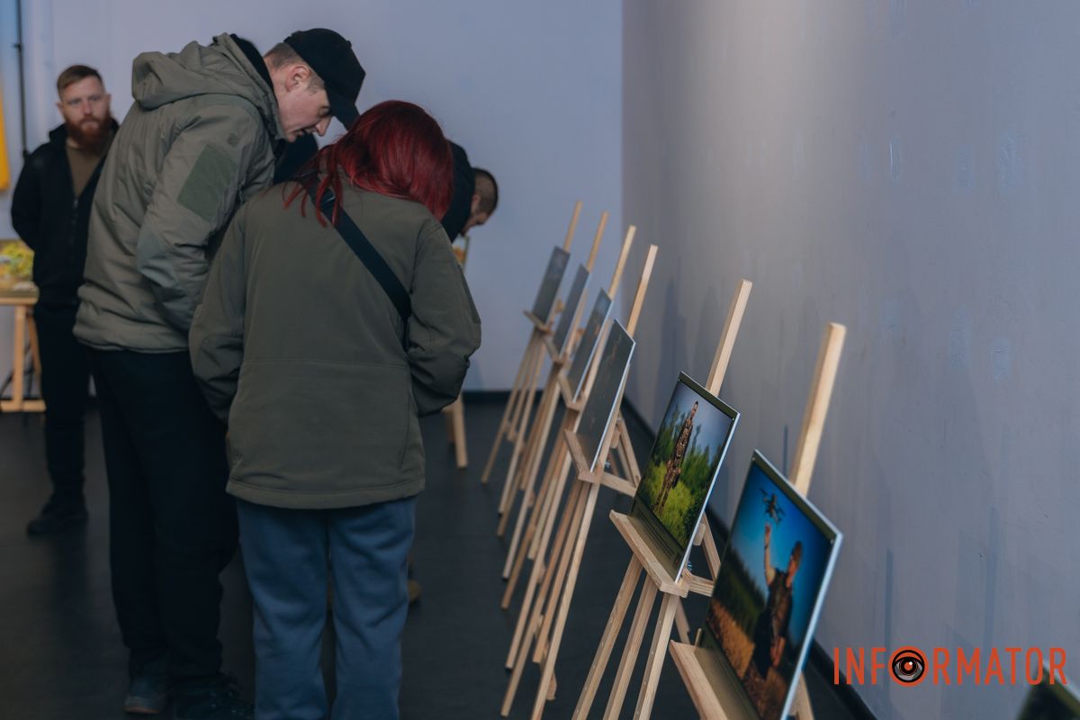 Ця виставка – оповідь про силу, відвагу, свідомий вибір і людські долі, які стоять за захистом нашого спільного дому Ця виставка – оповідь про силу, відвагу, свідомий вибір і людські долі, які стоять за захистом нашого спільного дому