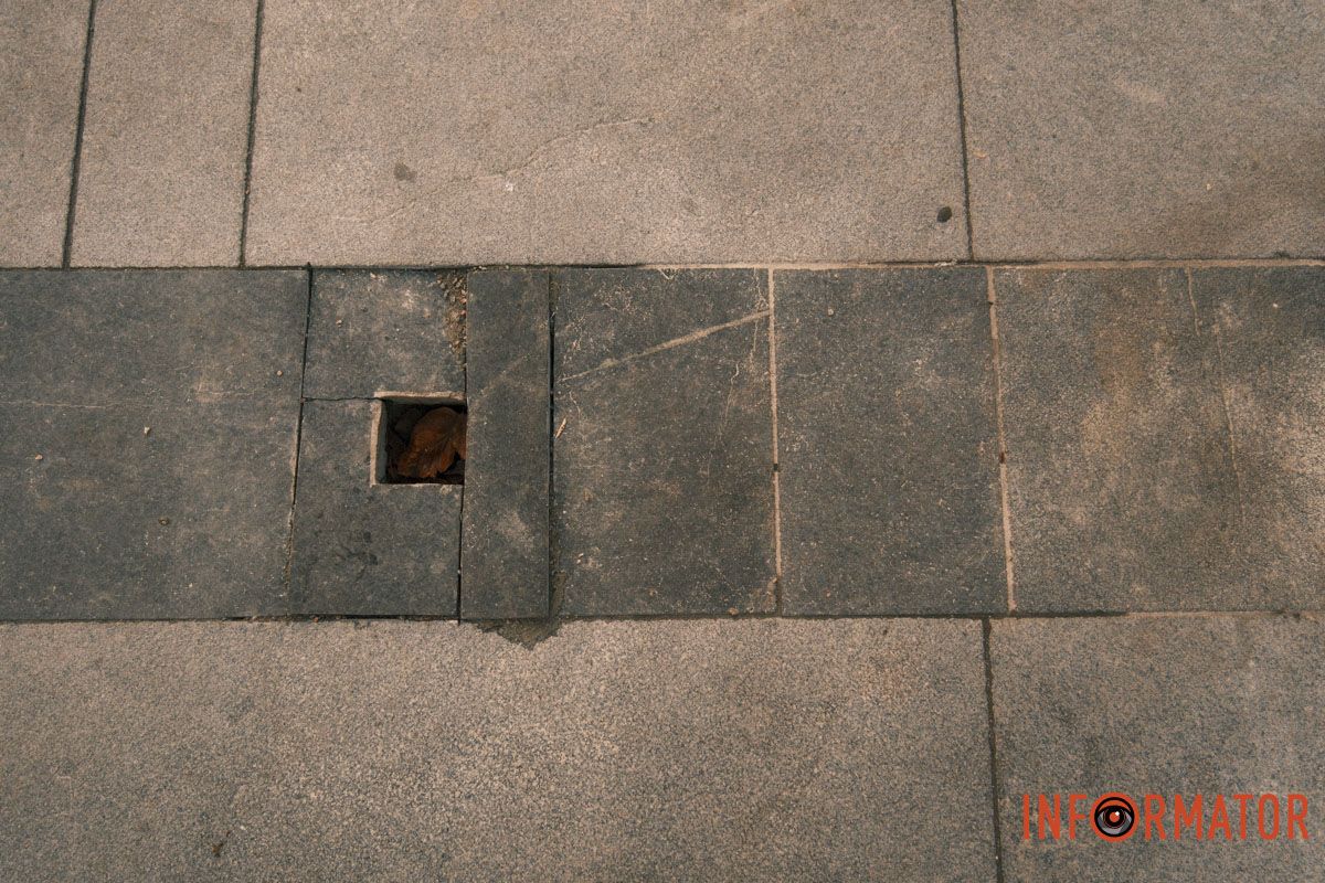 В Днепре в сквере Прибрежном начали ремонтировать лавочки за 6 миллионов гривен 6