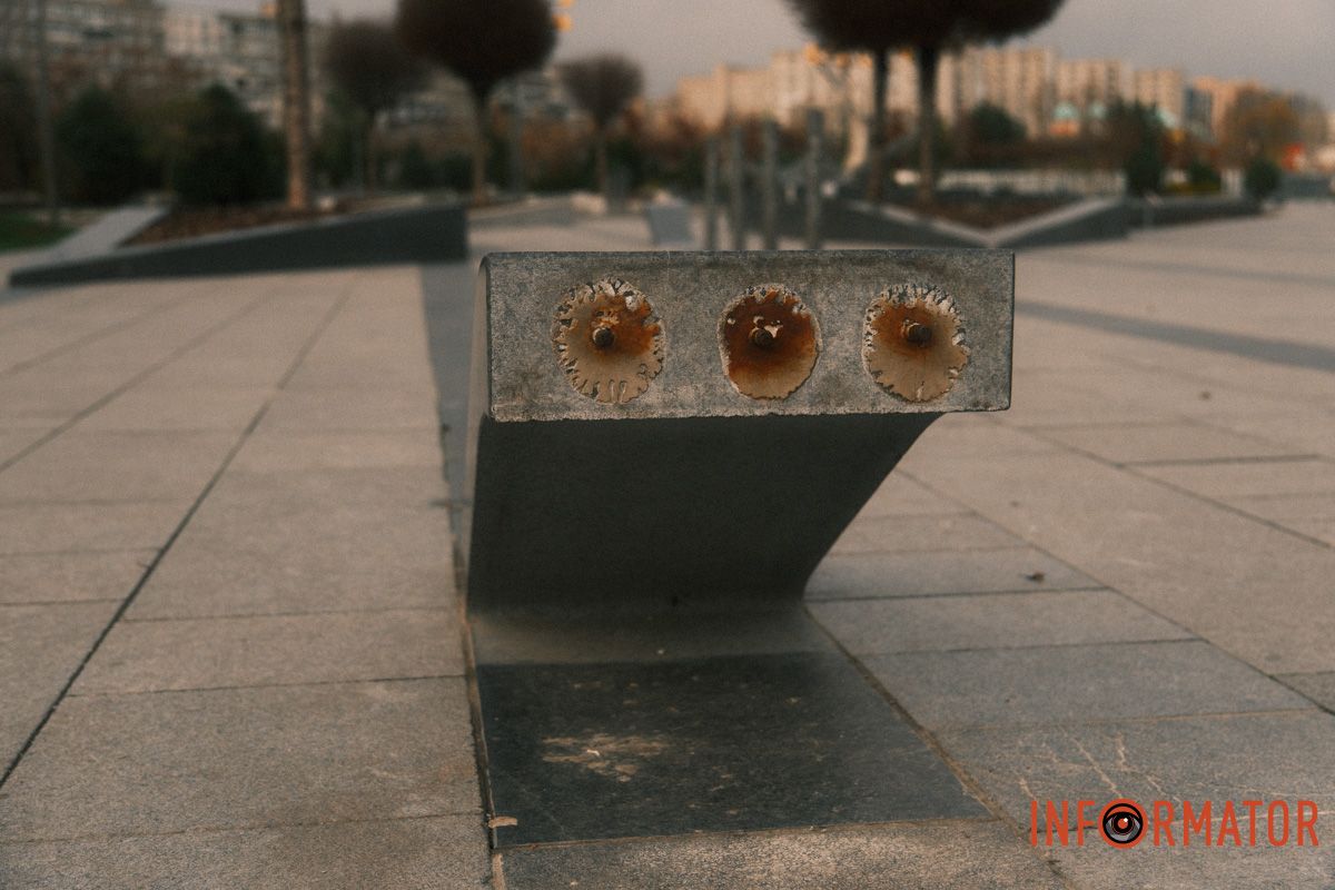 В Днепре в сквере Прибрежном начали ремонтировать лавочки за 6 миллионов гривен 3