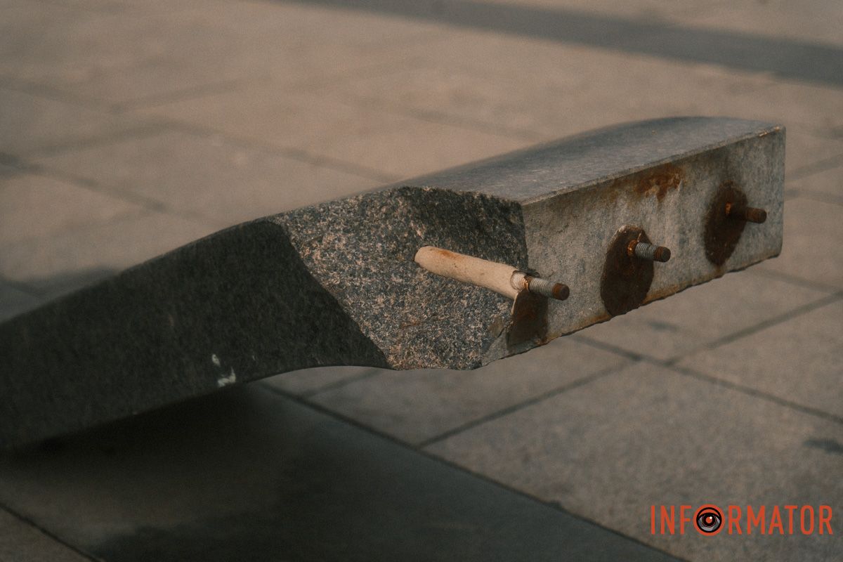 В Днепре в сквере Прибрежном начали ремонтировать лавочки за 6 миллионов гривен 5