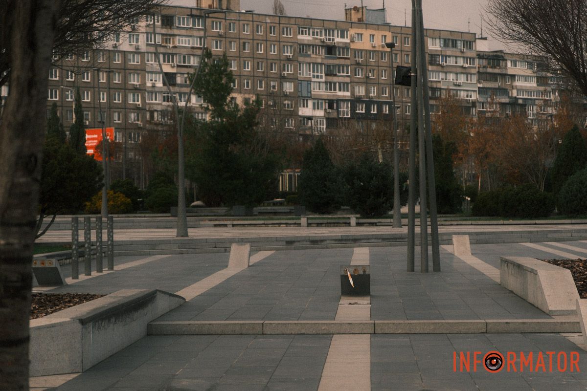 В Днепре в сквере Прибрежном начали ремонтировать лавочки за 6 миллионов гривен 12