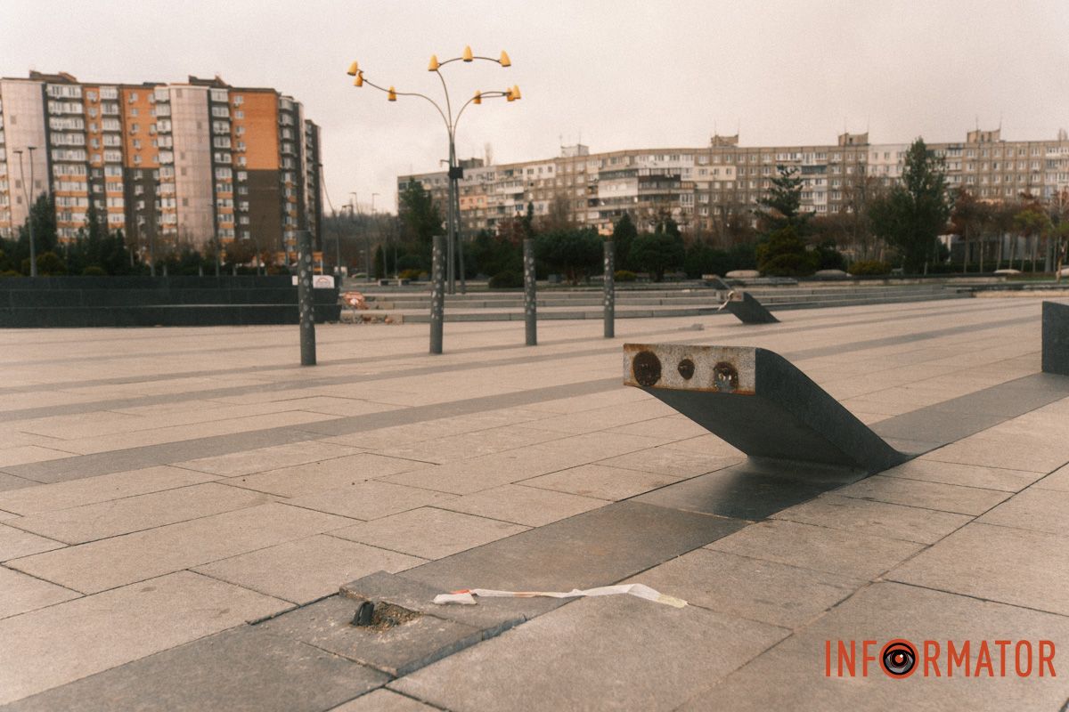 В Днепре в сквере Прибрежном начали ремонтировать лавочки за 6 миллионов гривен 16