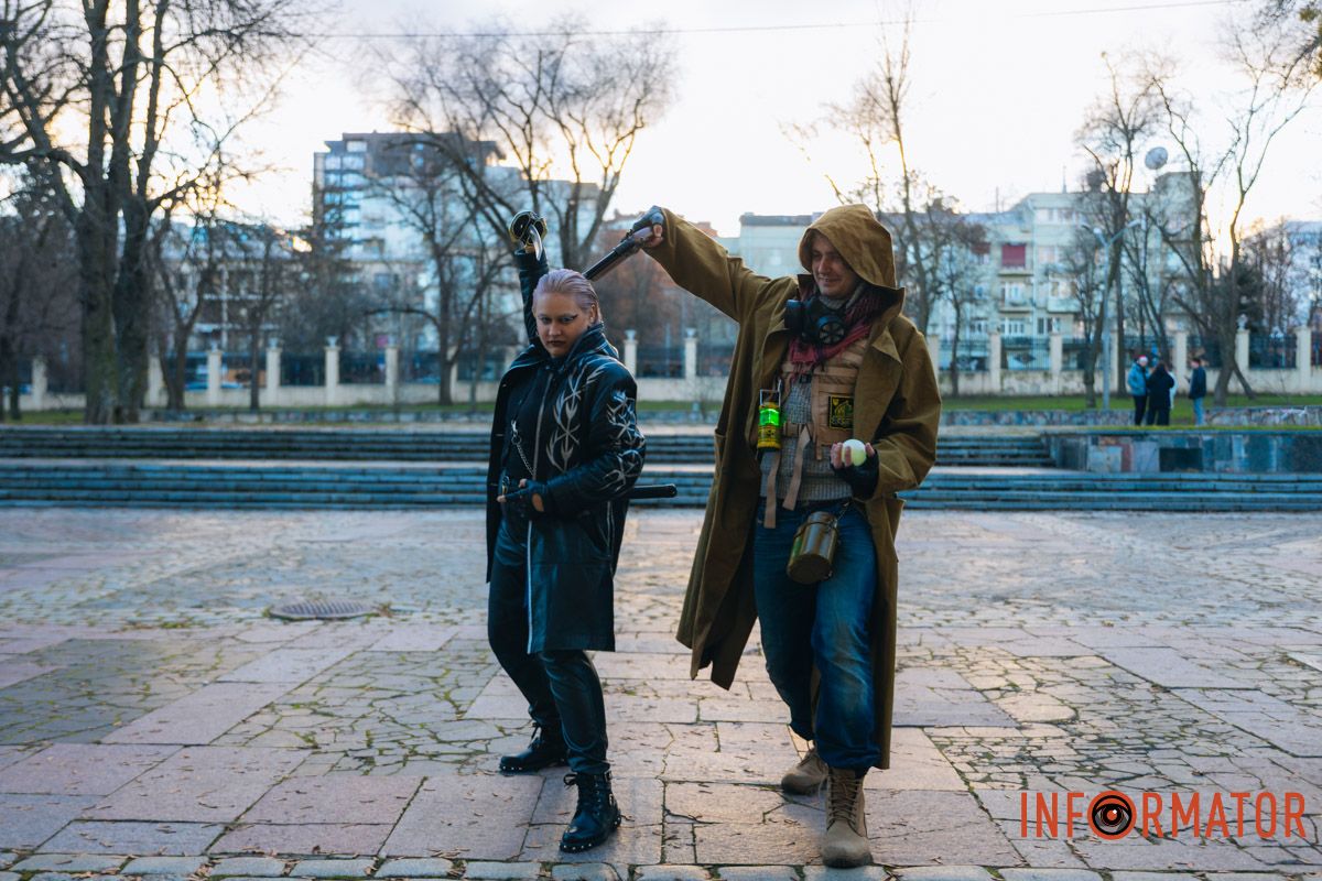 Відвідувачі одяглись у яскраві костюми Відвідувачі одяглись у яскраві костюми