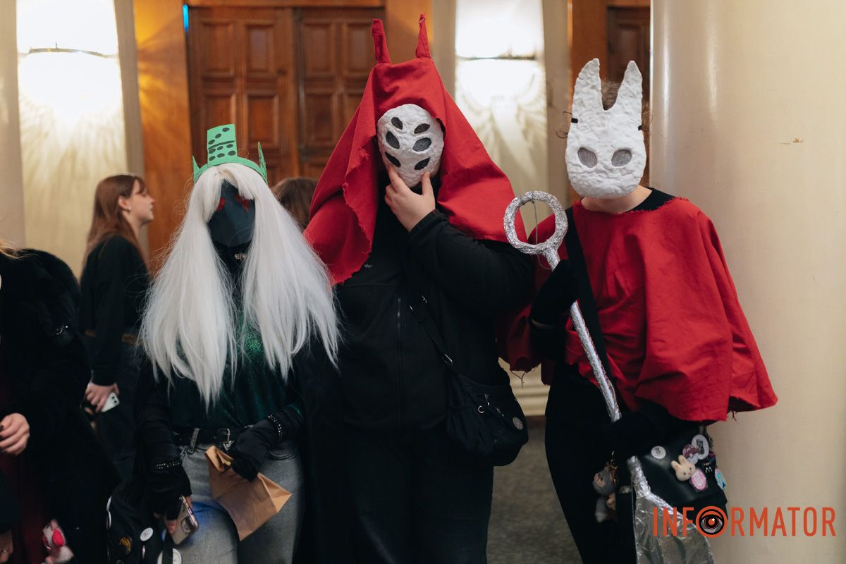 Маленькі та дорослі учасники улюблених персонажів Маленькі та дорослі учасники улюблених персонажів