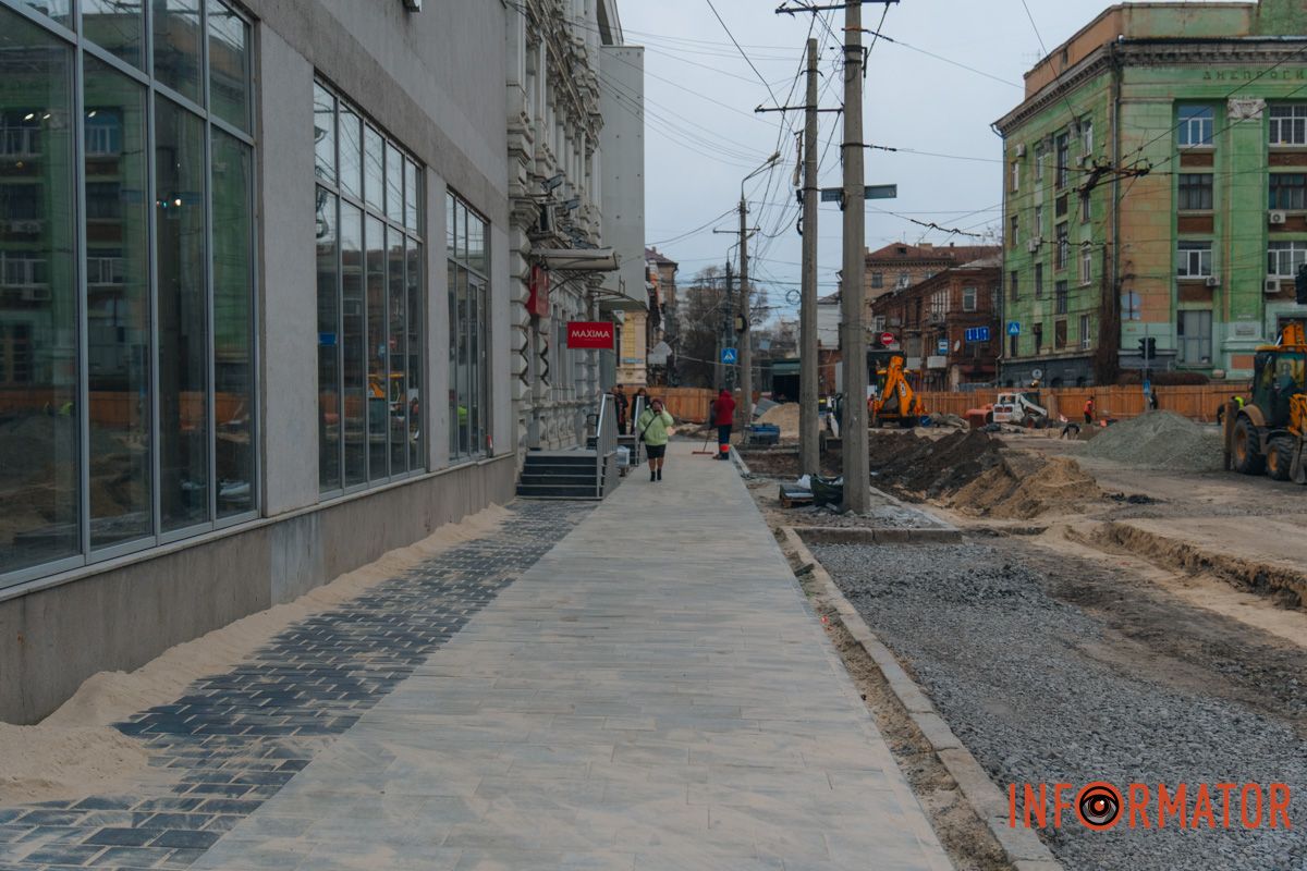 Новые тротуары и упорядочивают пространство в соответствии с проектом, разрабатываемым совместно с архитекторами Новые тротуары и упорядочивают пространство в соответствии с проектом, разрабатываемым совместно с архитекторами