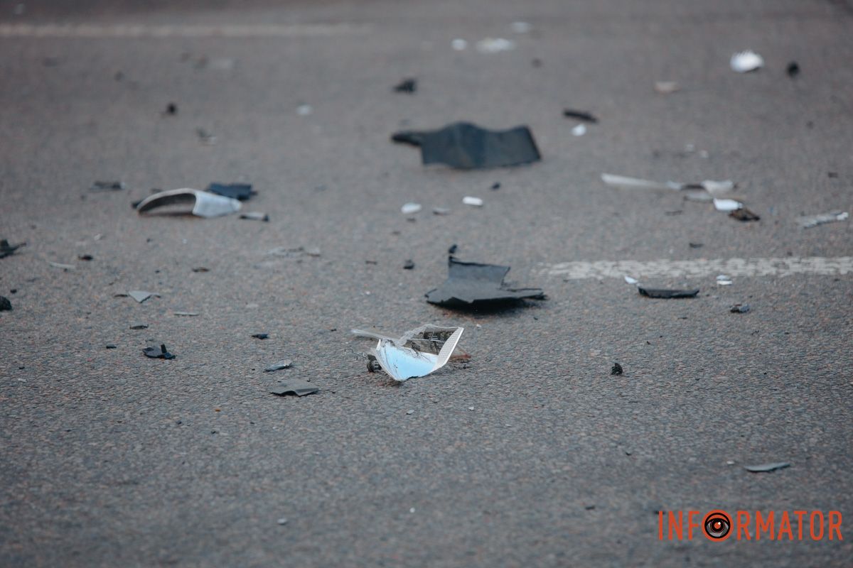 Уламки на дорозі Уламки на дорозі