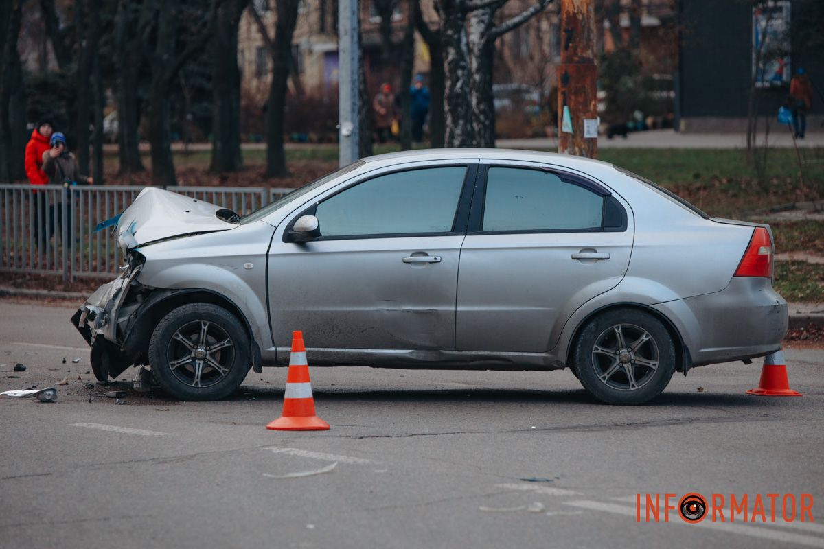 Автівку розвернуло на дорозі Автівку розвернуло на дорозі