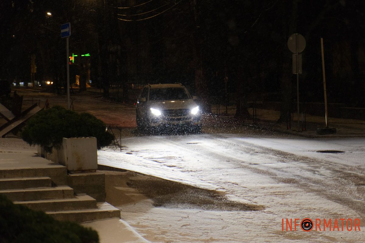 В воскресенье, 14 декабря, вечером в Днепре пошел снег В воскресенье, 14 декабря, вечером в Днепре пошел снег