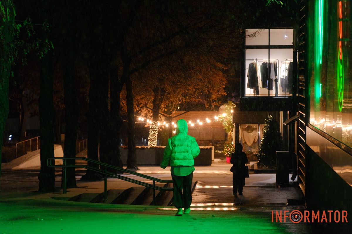 Снежный вечер в повседневной жизни Днепра Снежный вечер в повседневной жизни Днепра