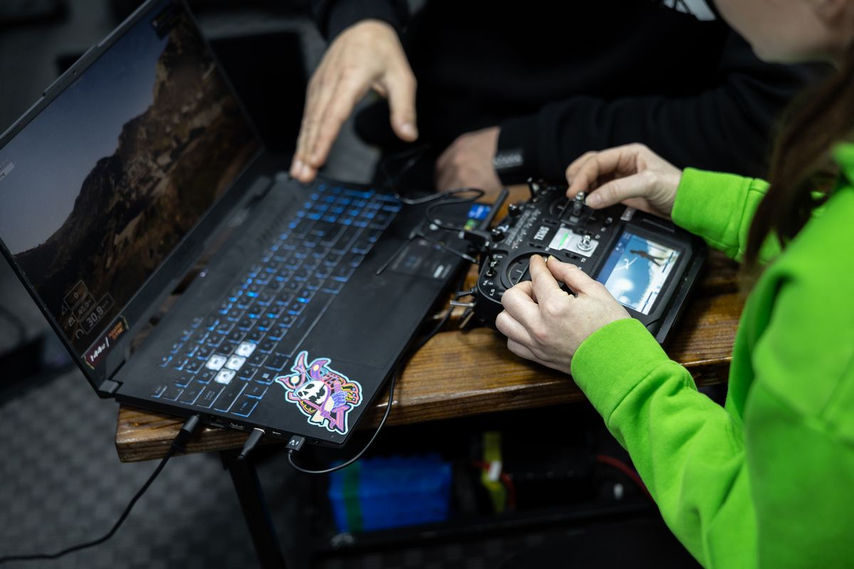 12 грудня в Дніпрі пройшов курс для жінок по FPV-дронам 12 грудня в Дніпрі пройшов курс для жінок по FPV-дронам