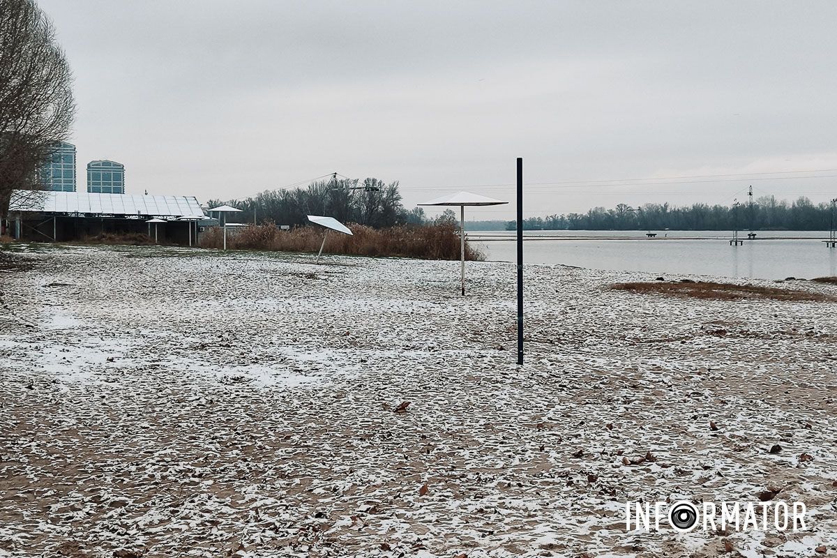 Коли буденність стає красивою Зима нагадала про себе: вулиці Дніпра вкрило білим простирадлом 9