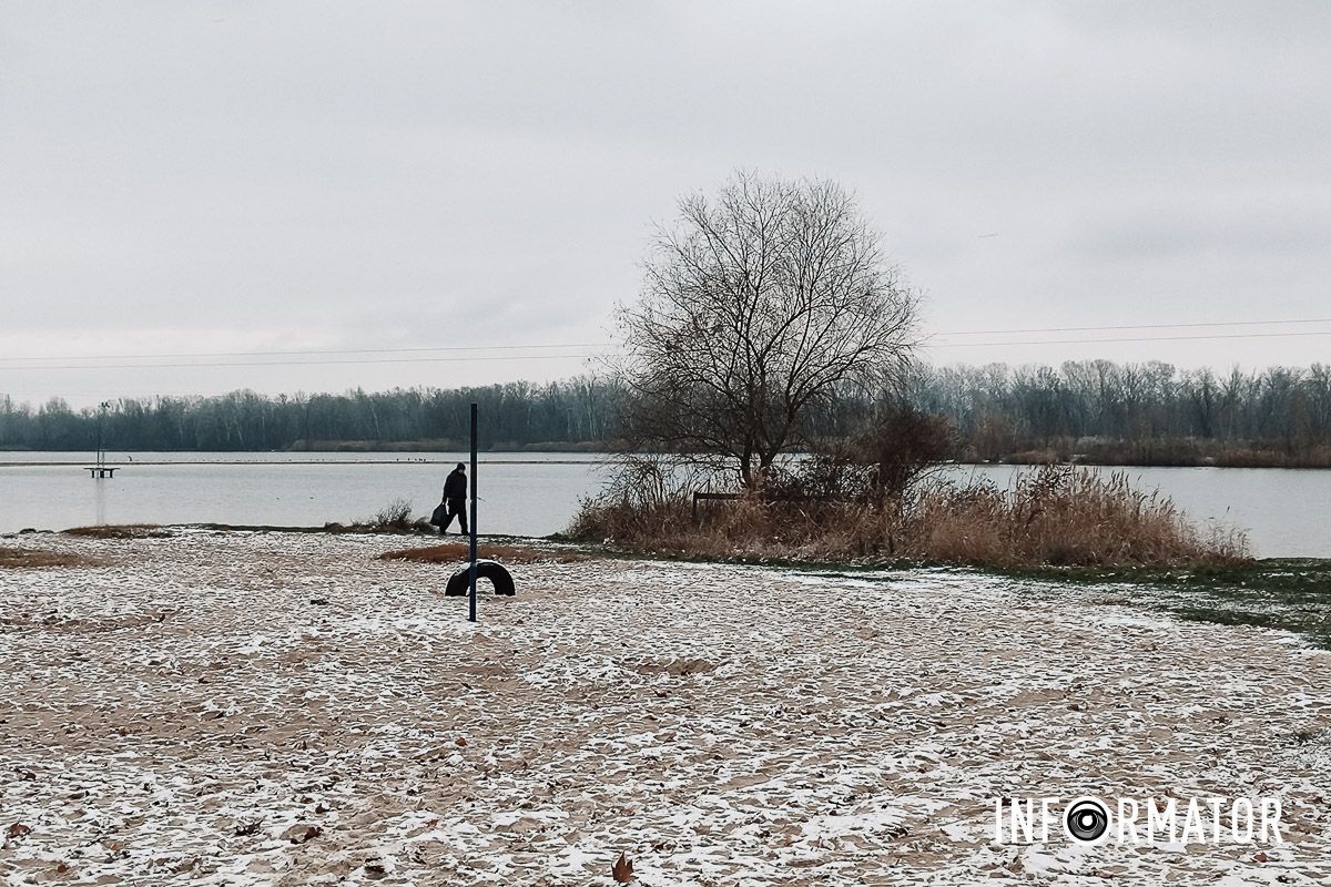 Вулиці, які сьогодні хочеться фотографувати Зима нагадала про себе: вулиці Дніпра вкрило білим простирадлом 8