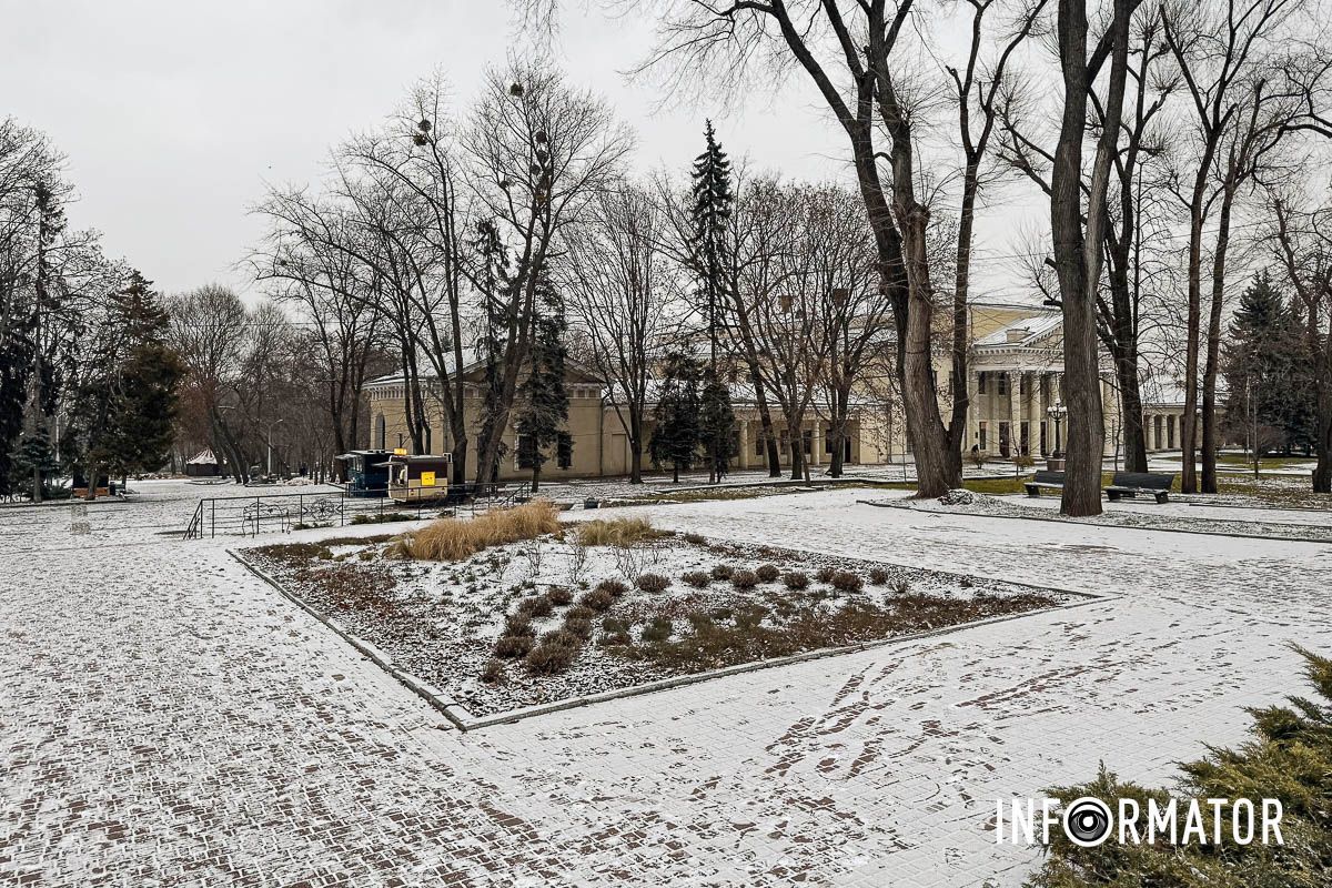 Місто, яке прокинулося в зимі Зима нагадала про себе: вулиці Дніпра вкрило білим простирадлом 6