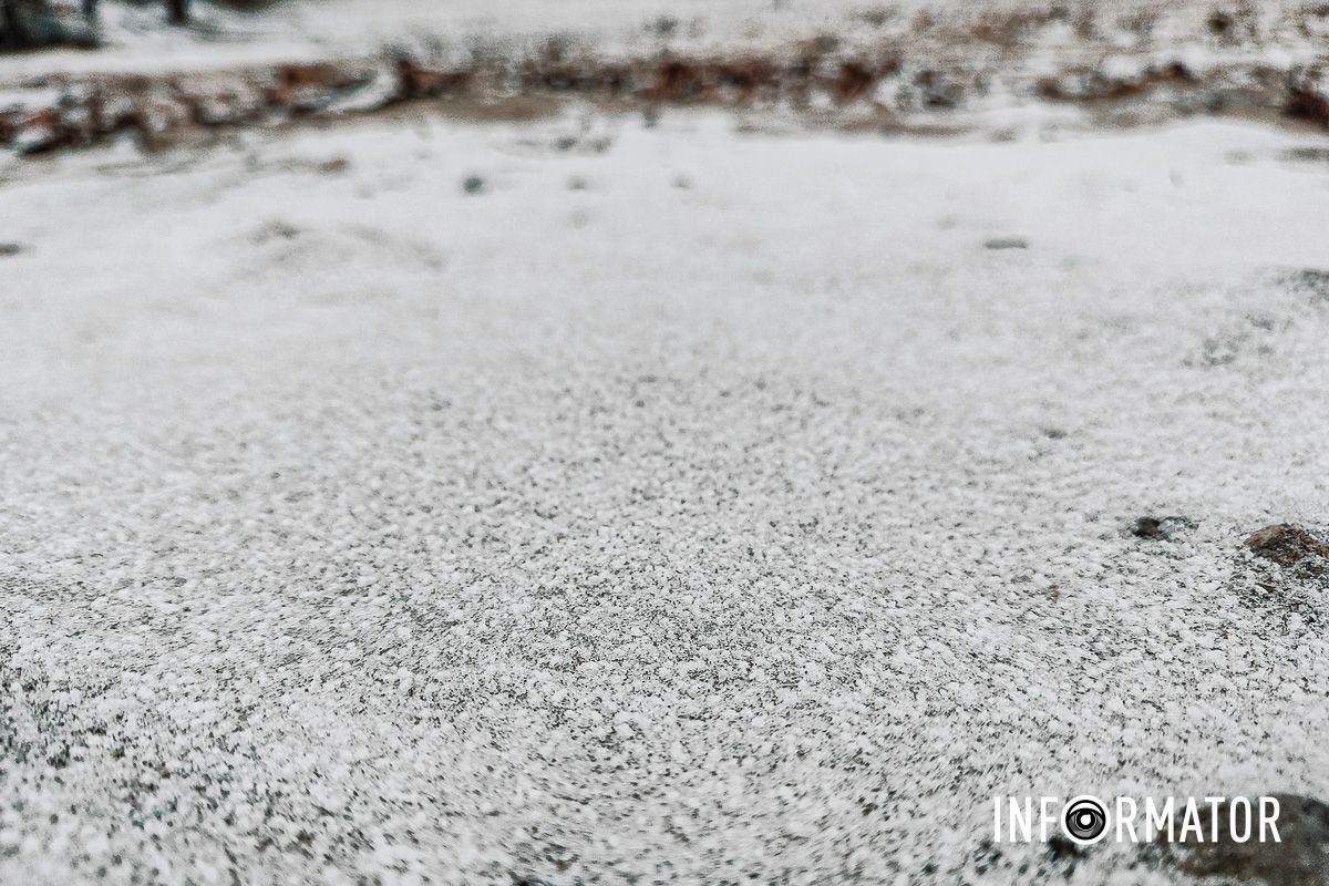 Накрило сніжною ковдро Зима нагадала про себе: вулиці Дніпра вкрило білим простирадлом 15