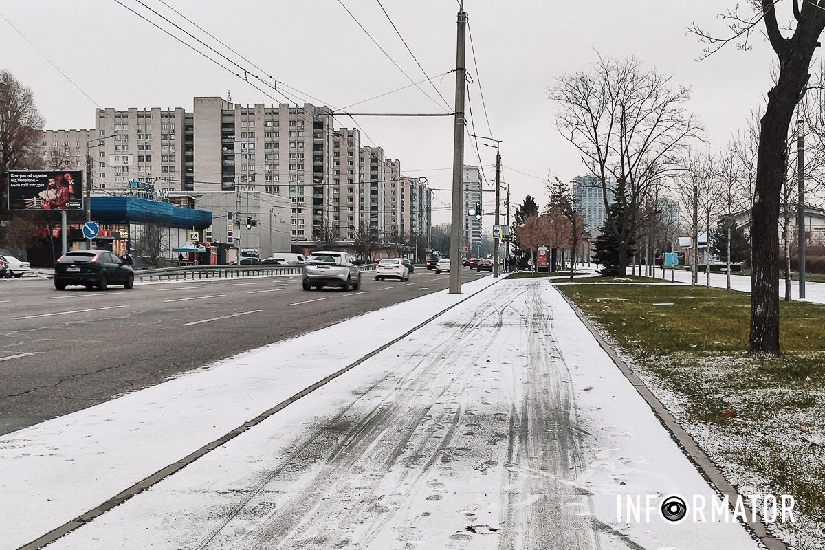 Вкрита снігом Набережна Перемоги Зима нагадала про себе: вулиці Дніпра вкрило білим простирадлом 12