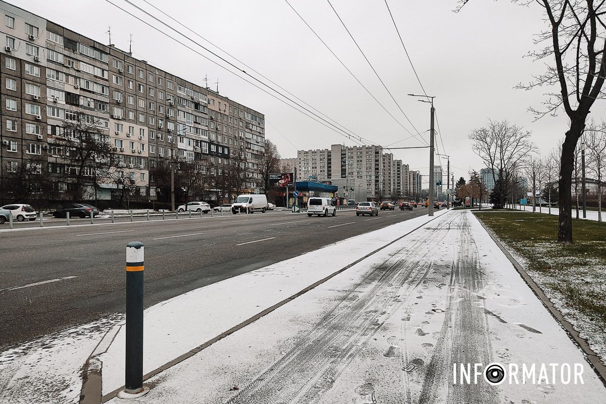 Усі кудись поспішають Зима нагадала про себе: вулиці Дніпра вкрило білим простирадлом 14