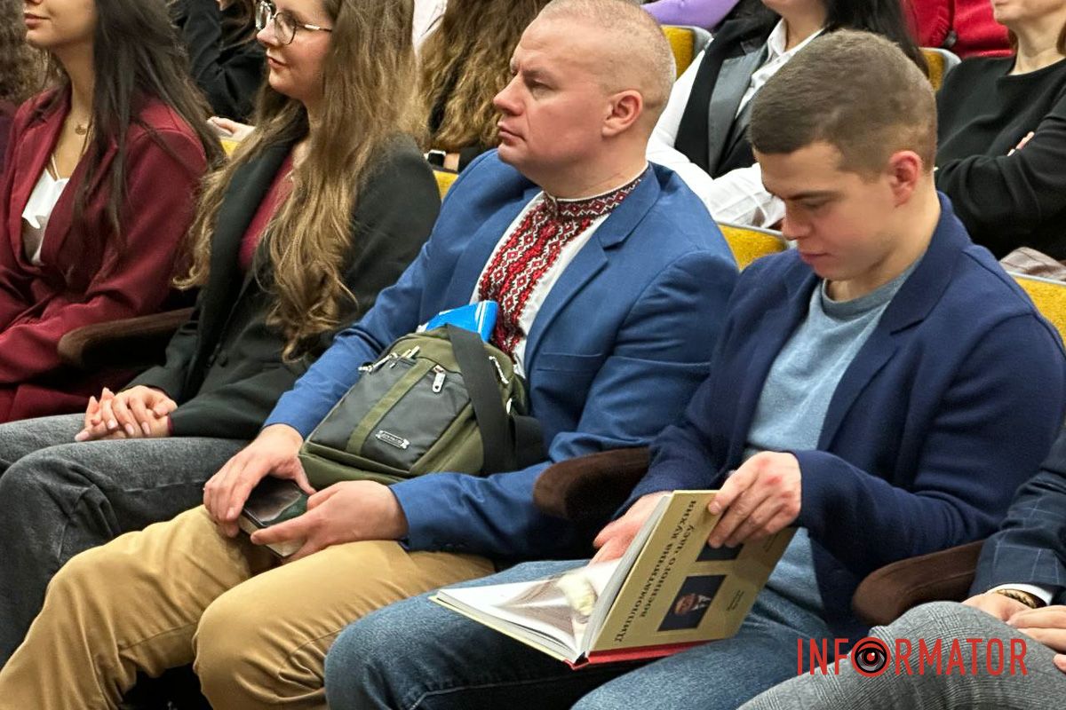 Дмитро Кулеба презентував власну книгу З дипломатичних переговорів - до книжкової презентації: Дмитро Кулеба відвідав Дніпро 18