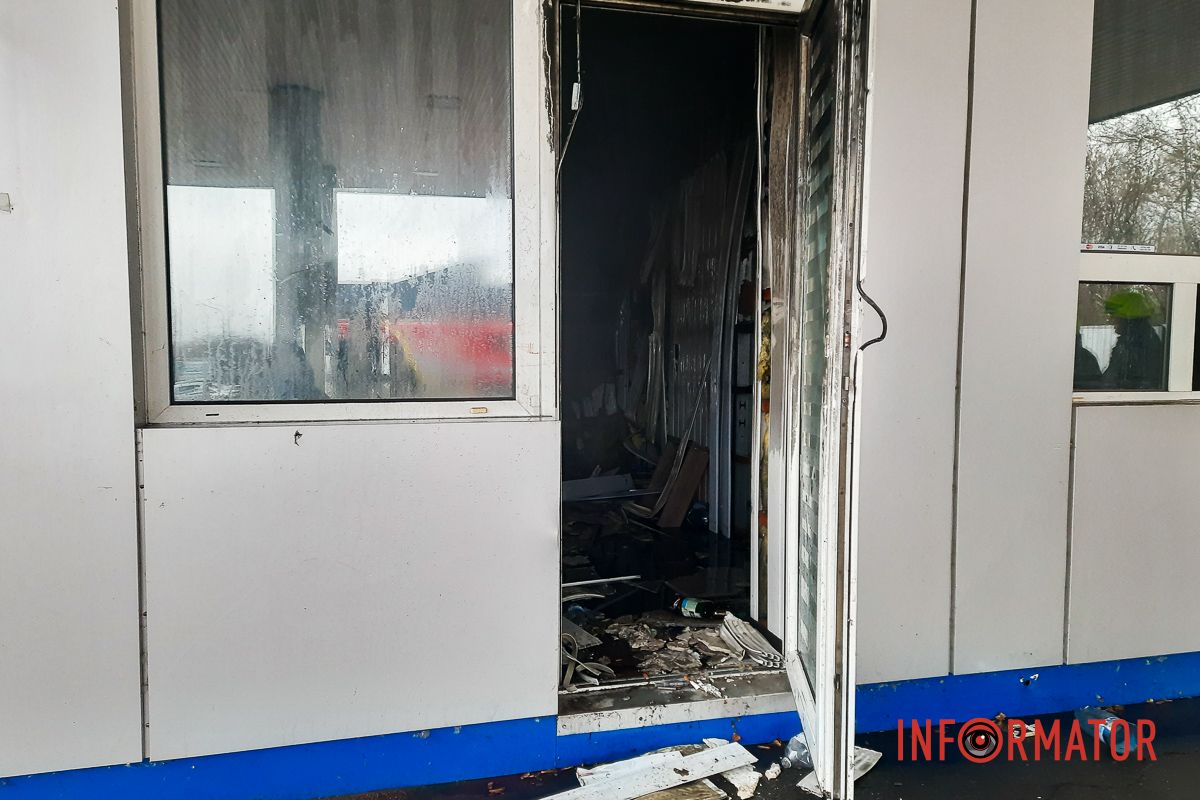 Правоохоронці, які знаходяться на місці події, фіксують її Правоохоронці, які знаходяться на місці події, фіксують її