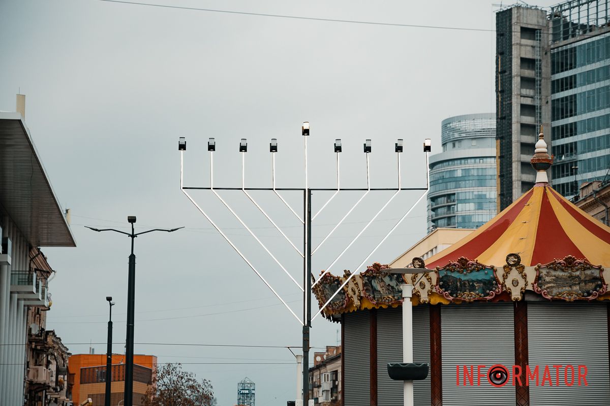 Щовечора додають одну нову свічку Ханука у Дніпрі: де запалили ханукії та що означає свято Світла 8