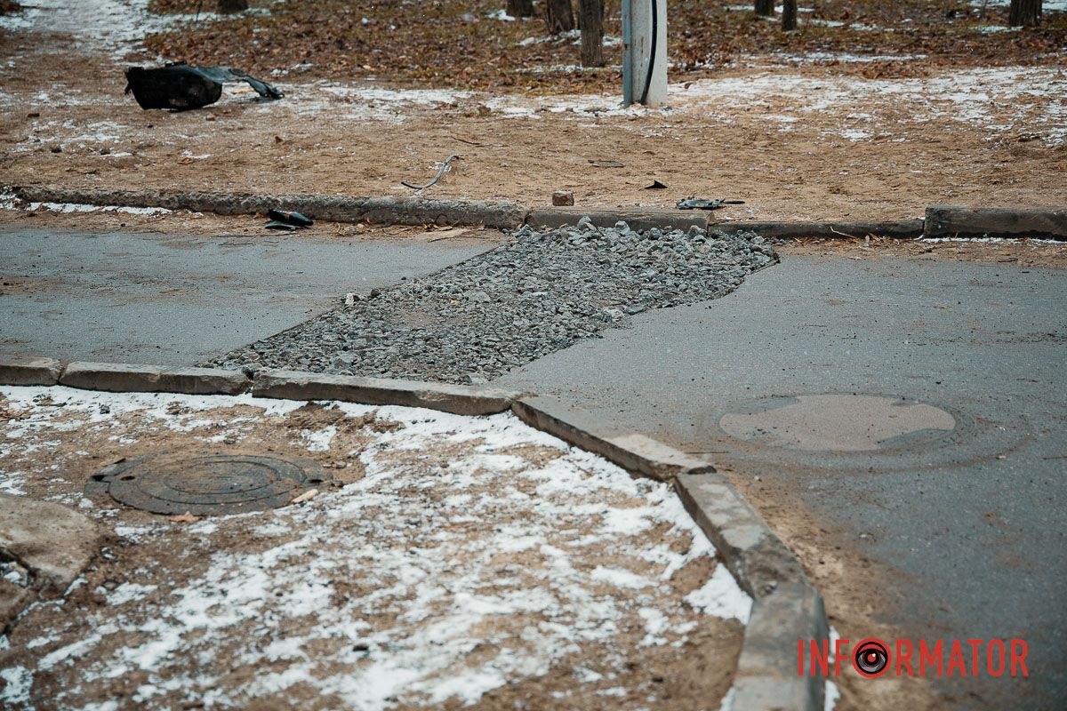 Яма замість дороги: що залишили після себе комунальники на Квітки Цісик у Дніпрі 2