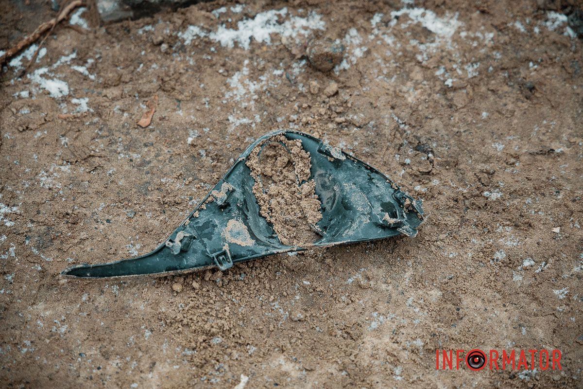 Яма замість дороги: що залишили після себе комунальники на Квітки Цісик у Дніпрі 5