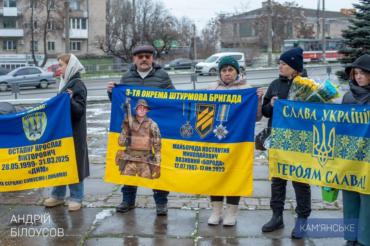 На ресурсе также можно оставить воспоминание о Герое или, с согласия родных, дополнить имеющиеся материалы На ресурсе также можно оставить воспоминание о Герое или, с согласия родных, дополнить имеющиеся материалы