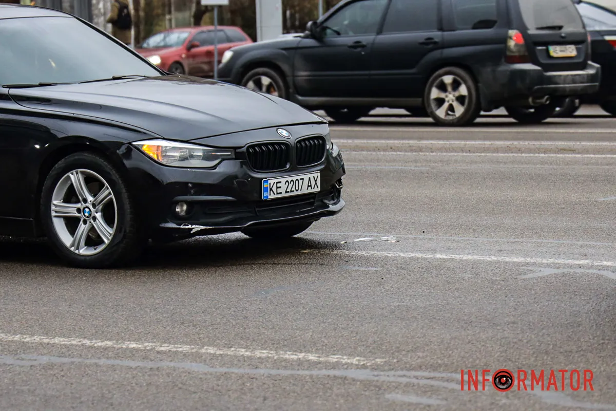 Дотримуйтесь ПДР У Дніпрі на Слобожанському біля ТЦ «Наша правда» BMW збило людину: жінка в лікарні 10