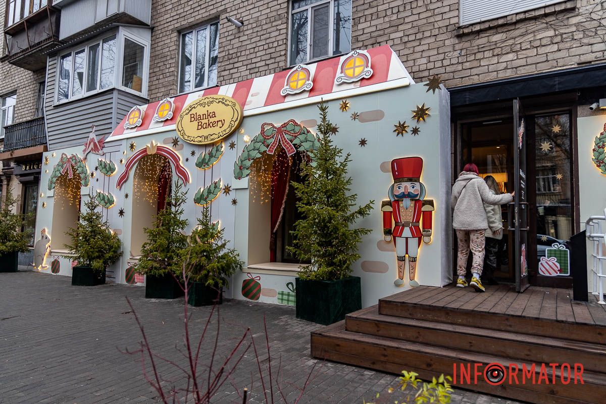 Владельцы очень постарались создать уютную фотозону Где в Днепре найти интересные фотозоны с Рождественскими и Новогодними мотивами 10