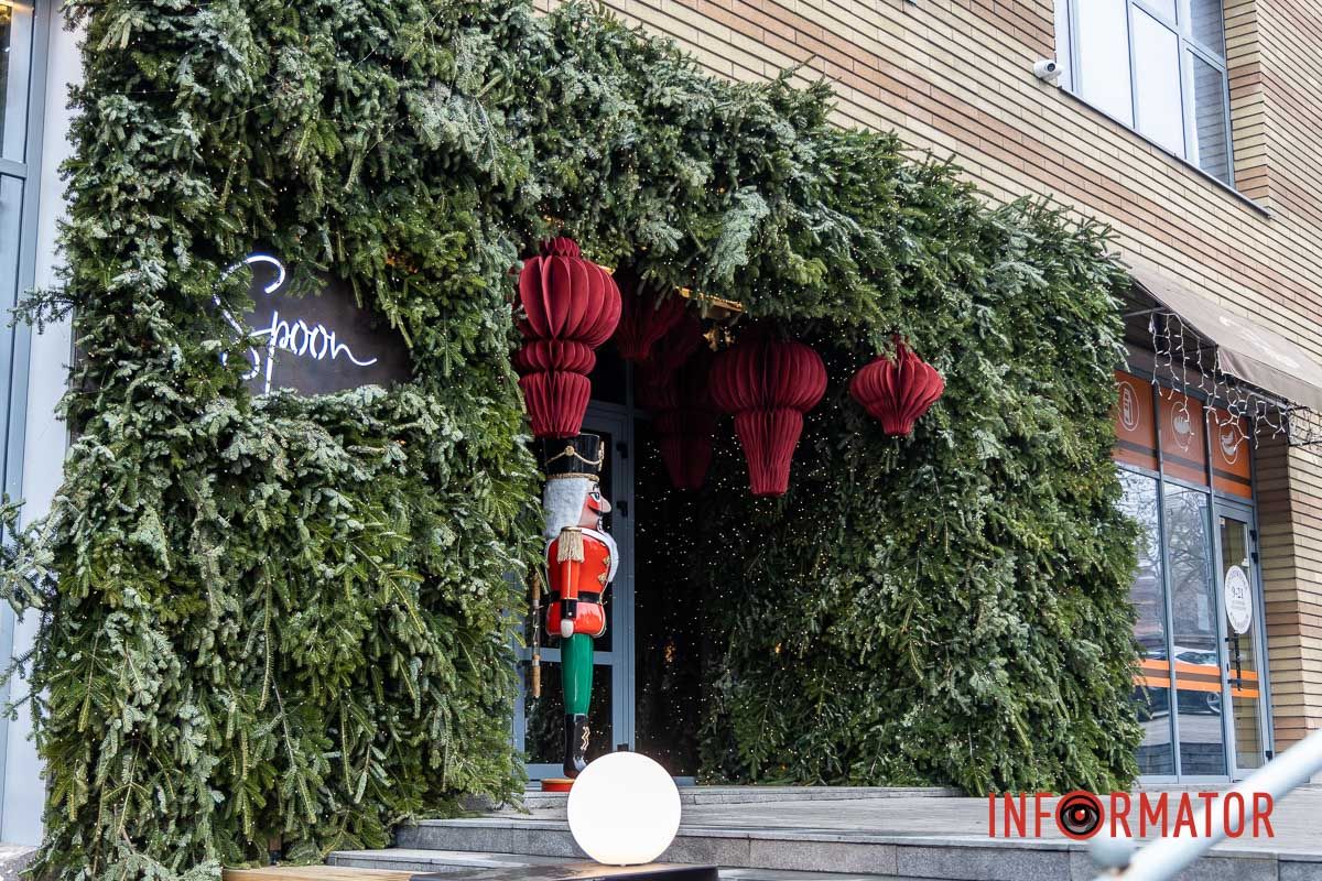 Еще одна атмосферная локация Где в Днепре найти интересные фотозоны с Рождественскими и Новогодними мотивами 20
