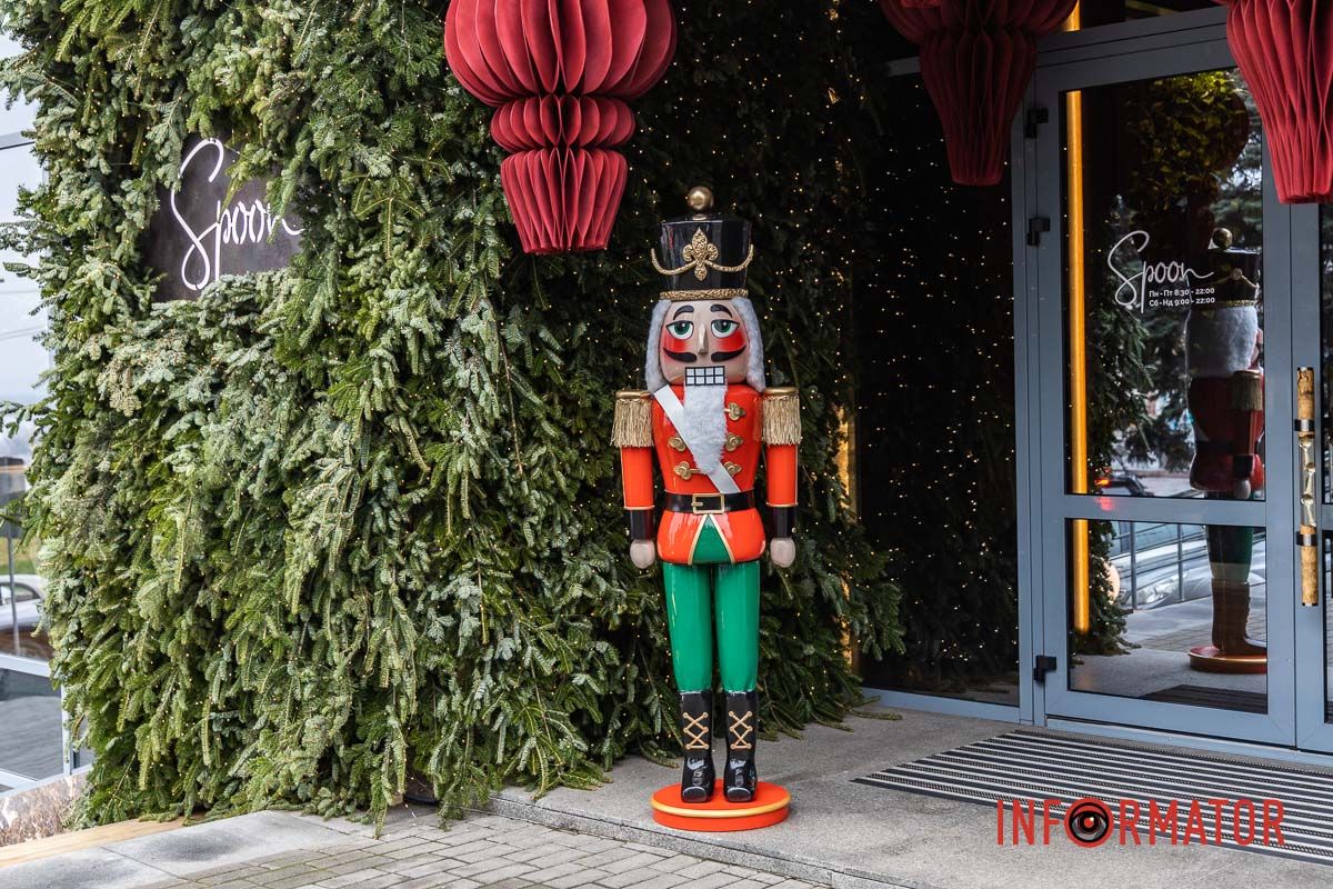 Через 2 недели украинцы будут встречать Новый 2026 год Где в Днепре найти интересные фотозоны с Рождественскими и Новогодними мотивами 25