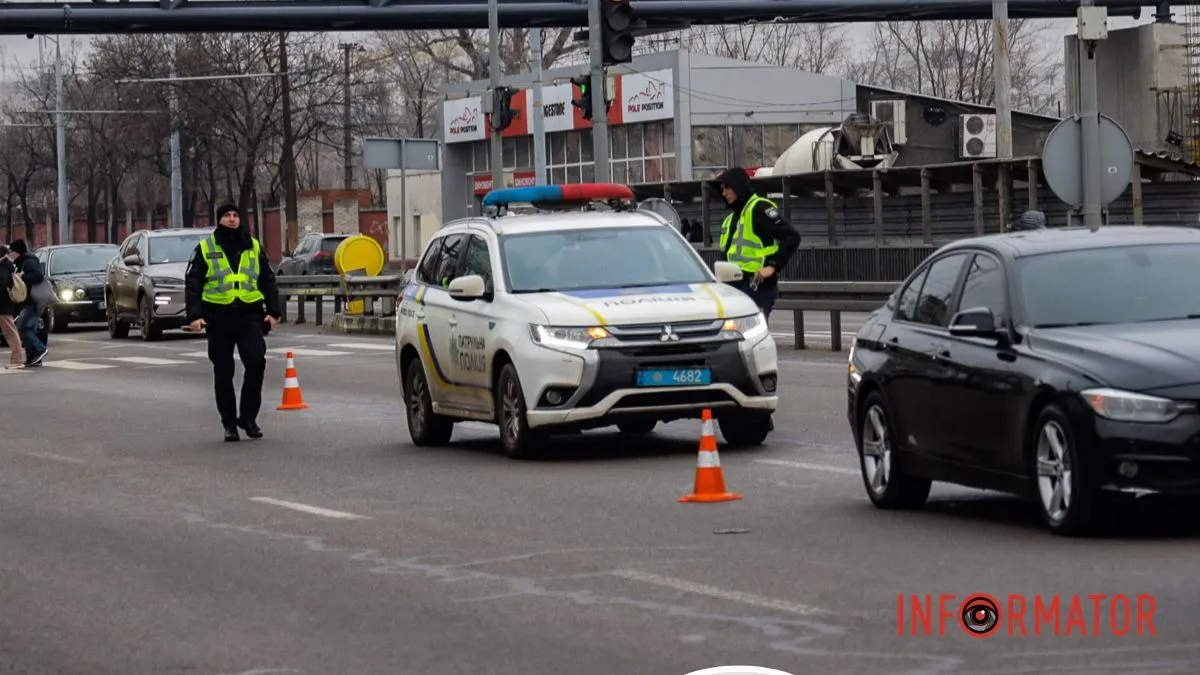 У Дніпрі на Слобожанському біля ТЦ «Наша правда» BMW збило людину: жінка в лікарні