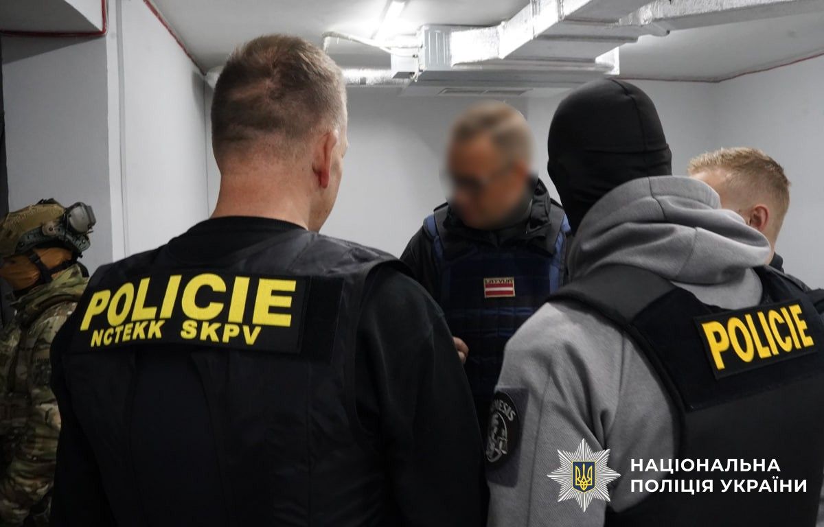 Полиция устанавливает полный круг участников преступной организации, дополнительные эпизоды мошеннической деятельности и возможных пострадавших в других странах ЕС. Полиция устанавливает полный круг участников преступной организации, дополнительные эпизоды мошеннической деятельности и возможных пострадавших в других странах ЕС.