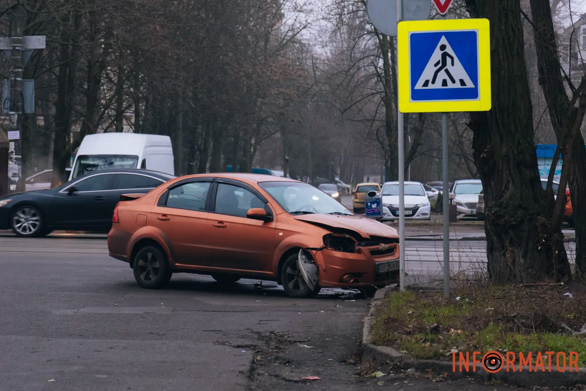 В четверг, 18 декабря, на улице Писаржевского произошла авария
