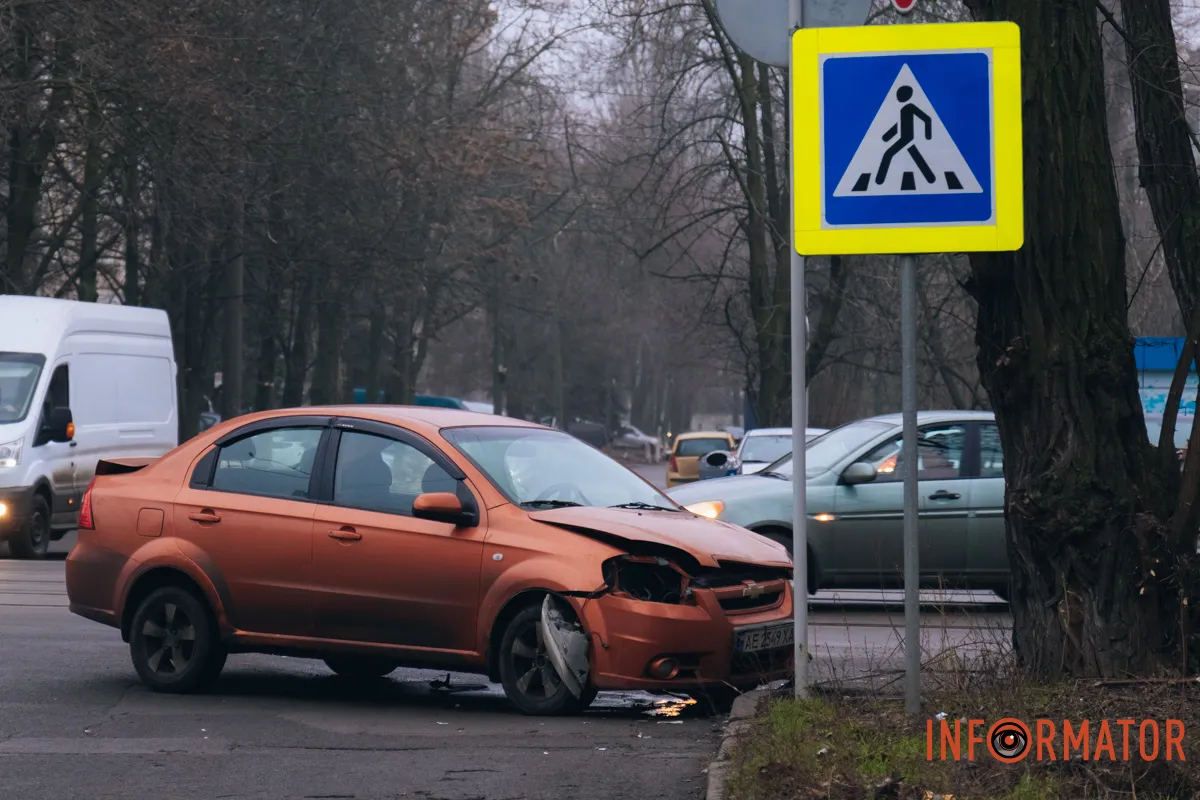 Там столкнулись Шевроле и Ниссана