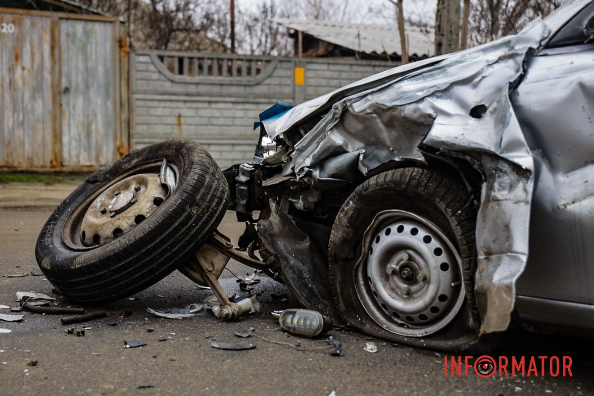 По предварительной информации от патрульных полицейских, водитель Niva был под хмельком В Днепре на Несокрушимой Niva столкнулась с Daewoo и опрокинулась на крышу: пострадала 5