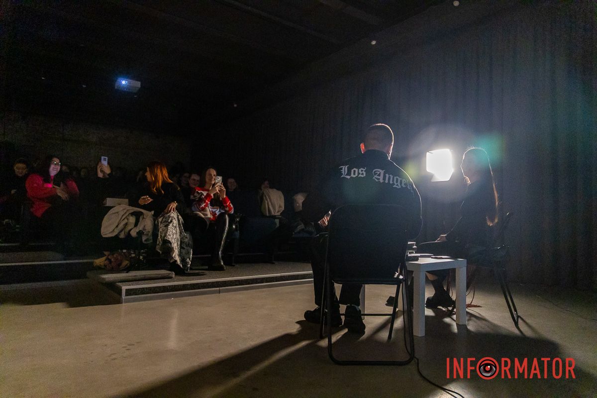 Письменниця з Дніпра презентувала авторську книгу в стилі відьомського фентезі - “Темний спадок. Братство” 8