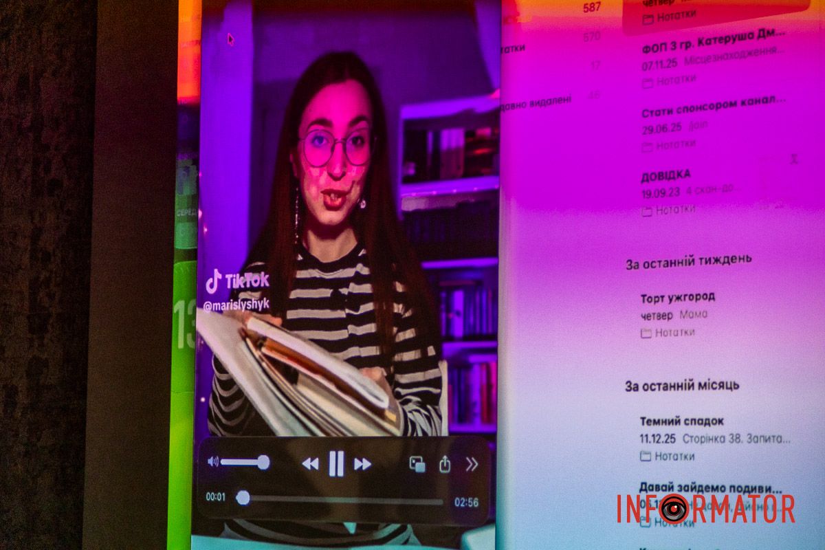 Письменниця з Дніпра презентувала авторську книгу в стилі відьомського фентезі - “Темний спадок. Братство” 1