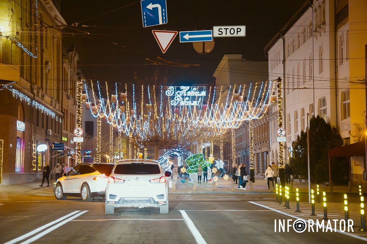 Иллюминация, которая очаровывает и дарит настроение: как выглядит улица Короленко в Днепре 2