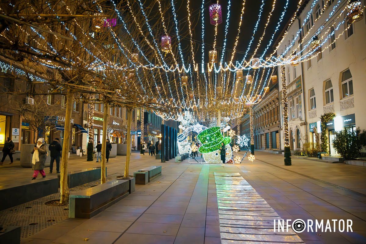 Иллюминация, которая очаровывает и дарит настроение: как выглядит улица Короленко в Днепре 3