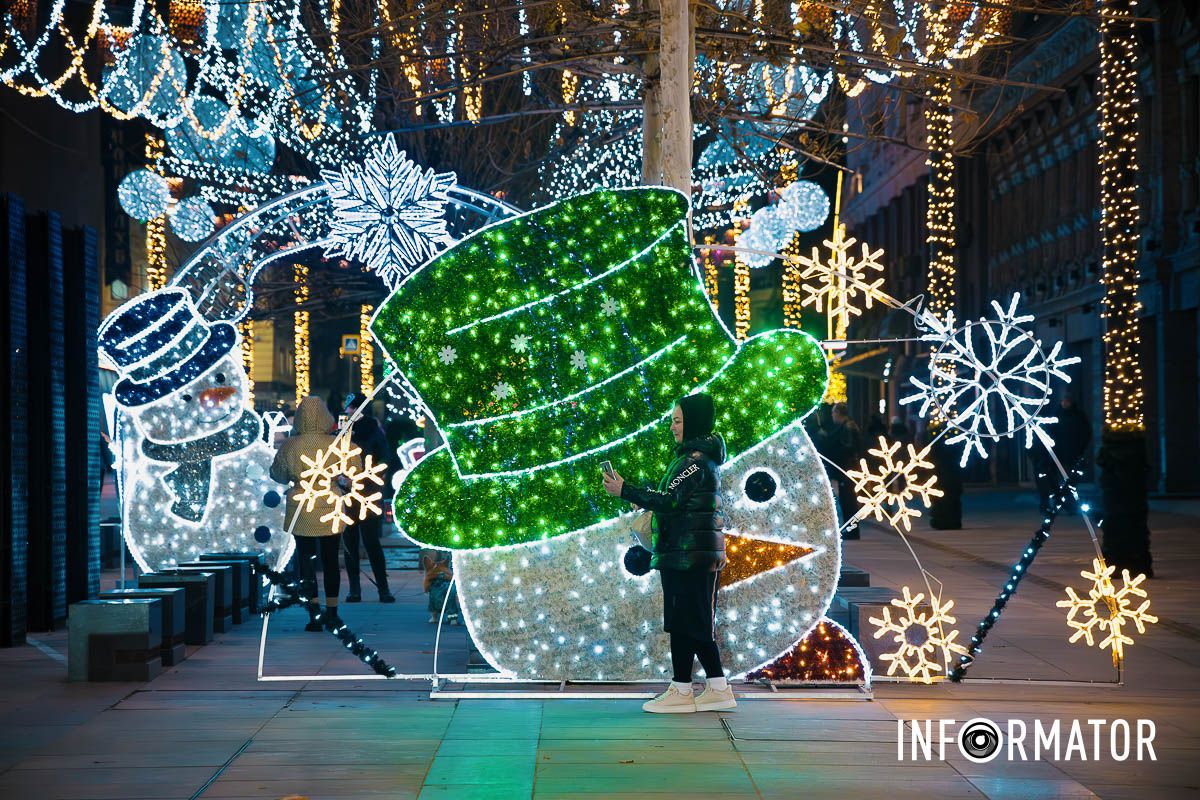 Иллюминация, которая очаровывает и дарит настроение: как выглядит улица Короленко в Днепре 4