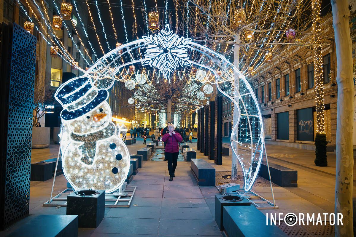 Иллюминация, которая очаровывает и дарит настроение: как выглядит улица Короленко в Днепре 7