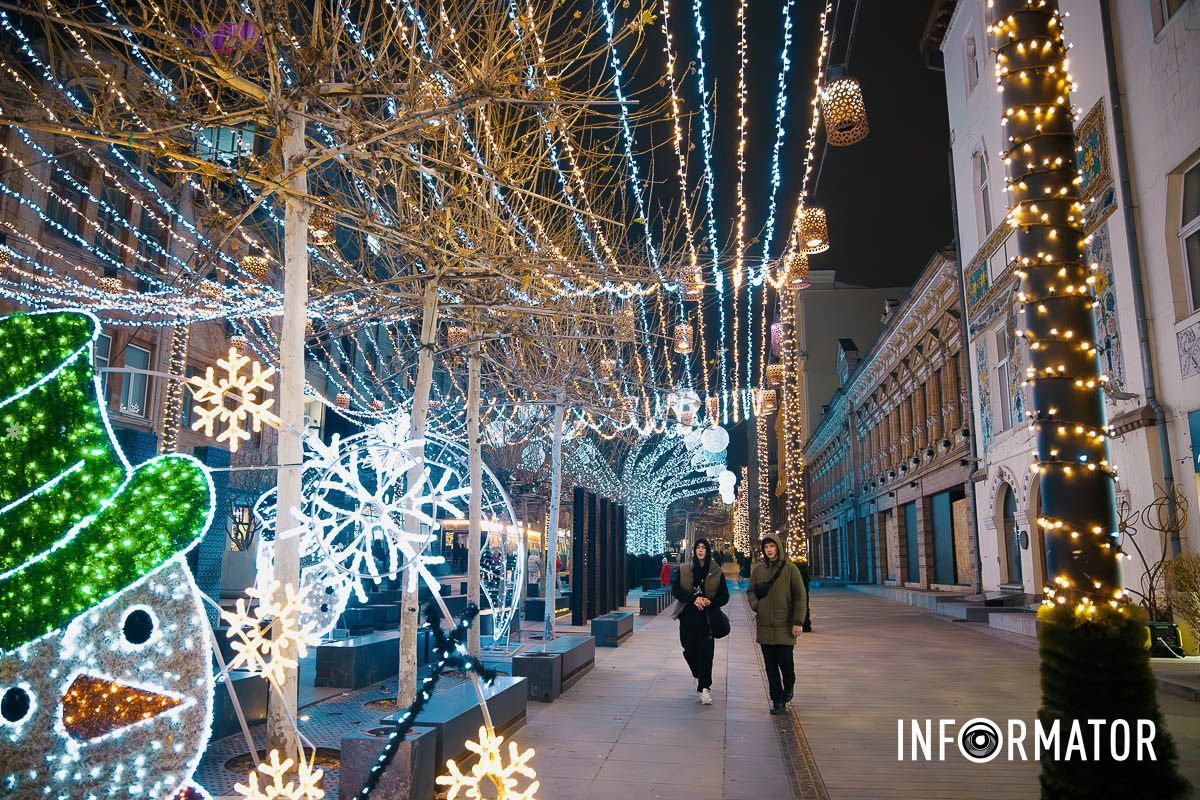 Иллюминация, которая очаровывает и дарит настроение: как выглядит улица Короленко в Днепре 8