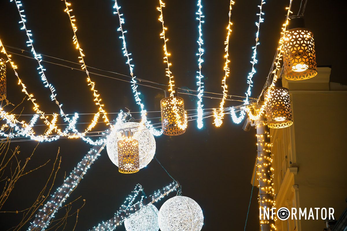 Иллюминация, которая очаровывает и дарит настроение: как выглядит улица Короленко в Днепре 10